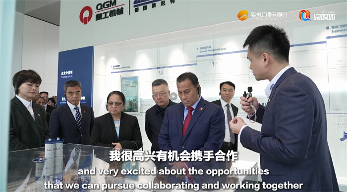 Pracujmy razem, aby budować przyszłość infrastruktury! Wiceprezydent Mikronezji odwiedza QGM Machinery