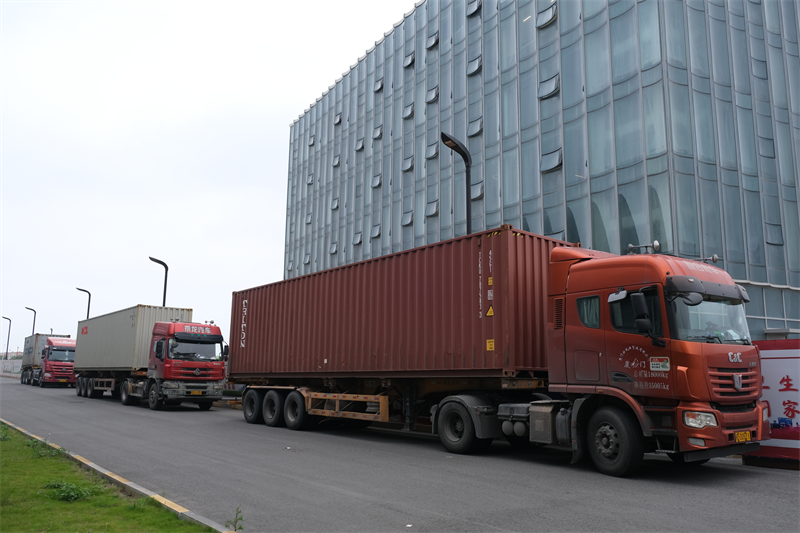 Maszyny do produkcji cegieł QGM wysłane na Bliski Wschód, pomagając budownictwu regionalnemu zrobić nowy krok naprzód