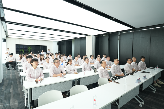 QGM: Wspólne oglądanie defilady wojskowej i zbieranie sił na postęp