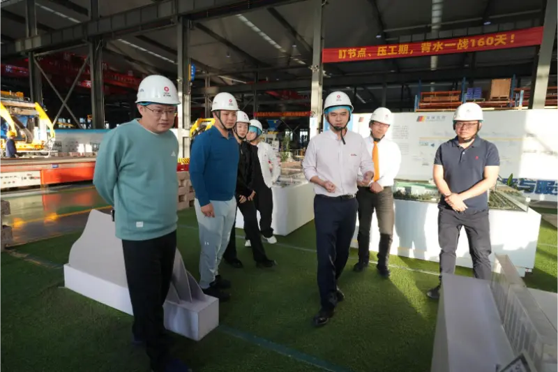 Stowarzyszenie studentów powracających z zagranicy z Nan'an odwiedziło i przeprowadziło badania w firmie Quangong Machinery Co., Ltd.