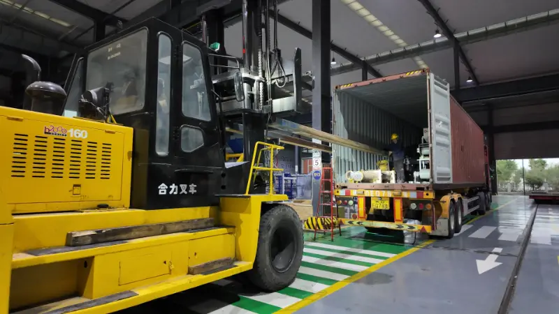 Ogromne statki niosą ze sobą zaufanie, a inteligentnie wyprodukowany sprzęt zmierza do miejsc docelowych na całym świecie. Ogromne statki niosą ze sobą zaufanie, a inteligentnie wyprodukowany sprzęt zmierza do miejsc docelowych na całym świecie.