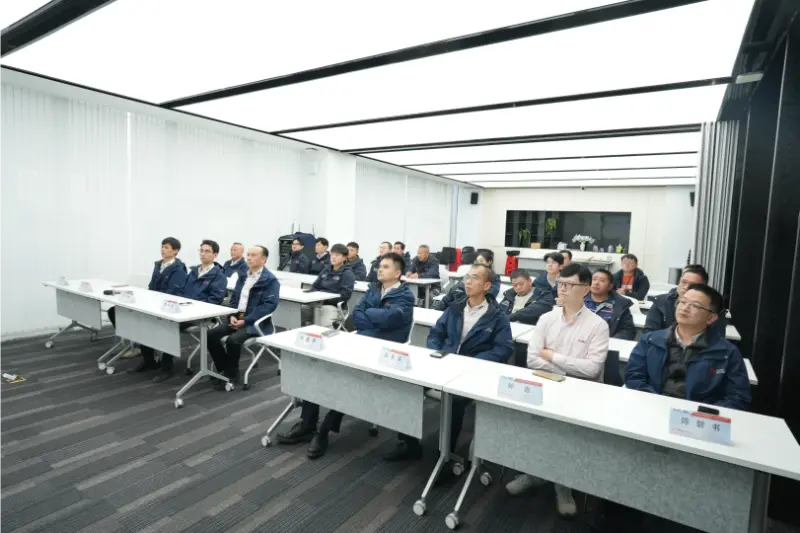 Spotkanie mobilizacyjne dla zagranicznego projektu produkcji cegieł firmy Quangong Machinery Co., Ltd. zakończyło się sukcesem.