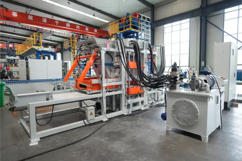 W pełni automatyczna linia do produkcji cegieł QT6 firmy Quangong Machinery Co., Ltd. umożliwia wysoce opłacalną produkcję cegieł z odpadów stałych