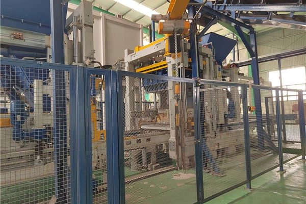 Uruchomienie projektu maszyny do produkcji bloczków betonowych Zenith1500-2, pomagając w budownictwie miejskim w Mali